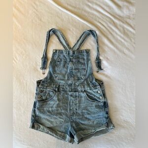 Free People - women’s M - denim short overalls